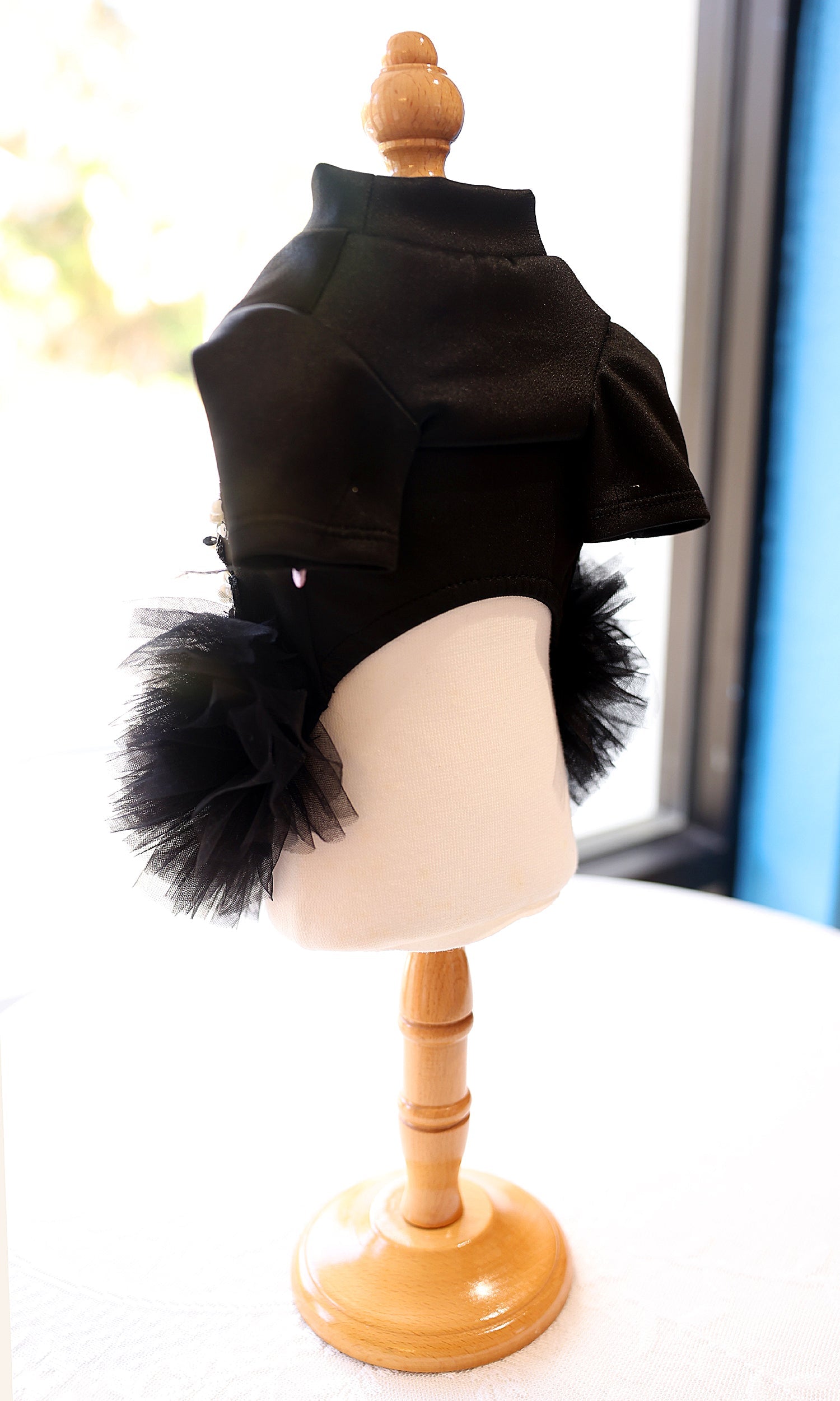 Luxury Black Pearl Dog Dress Elegant Tulle Pet Dress Tutu with Flower Accent