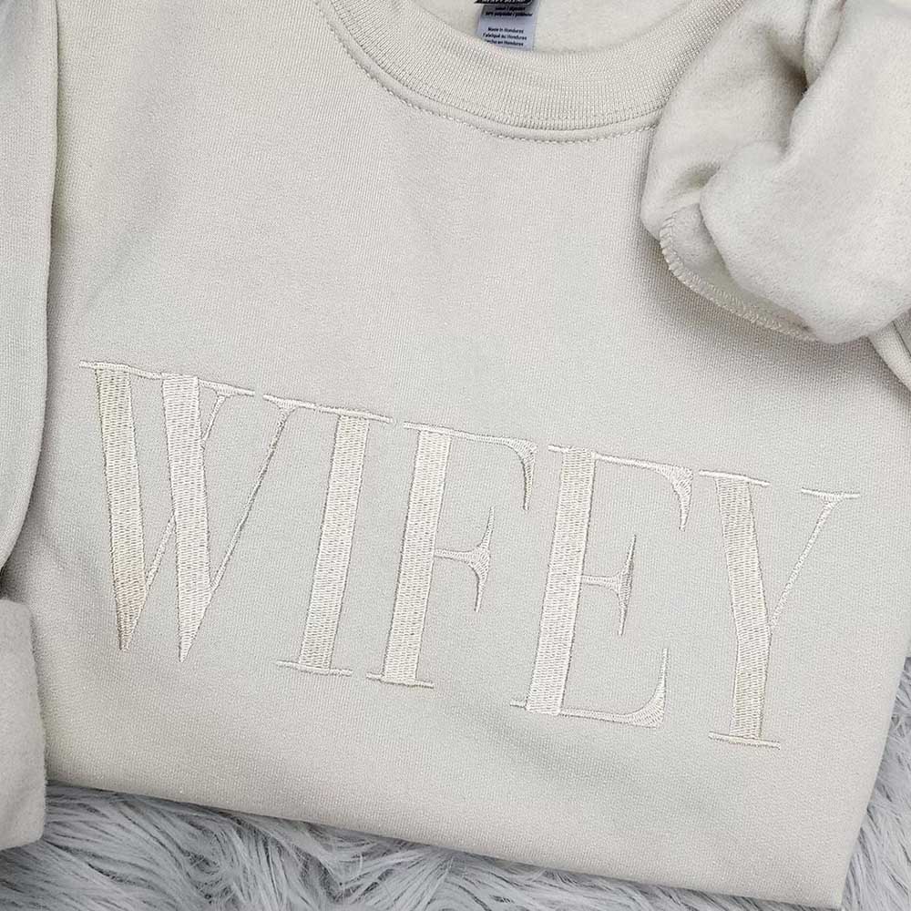 Embroidered “Wifey” Sweatshirt – Cozy Crewneck Perfect Gift for Her
