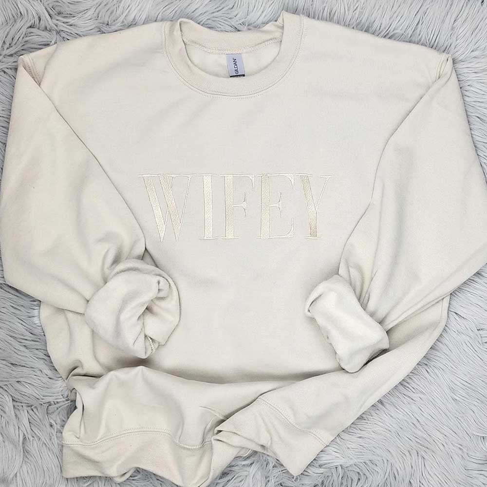 Embroidered “Wifey” Sweatshirt – Cozy Crewneck Perfect Gift for Her