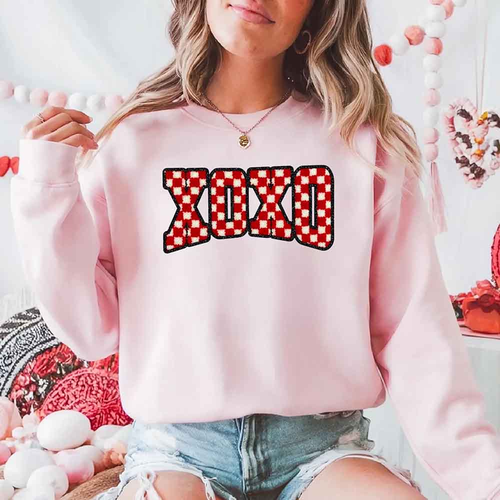 XOXO Checkered Valentine Sweatshirt – Furry Style Printed Sweater