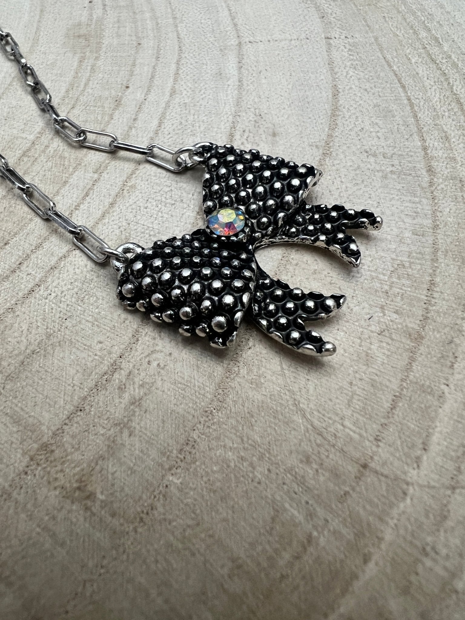 Western Bow Design & Rhinestone Ribbon Necklace - 18 Inch + 3
